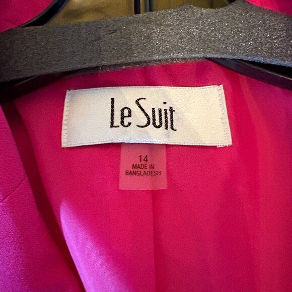 NWT Le Suit Two Button Seamed Jacket in Lipstick Pink. Size 14 - Picture 8 of 10